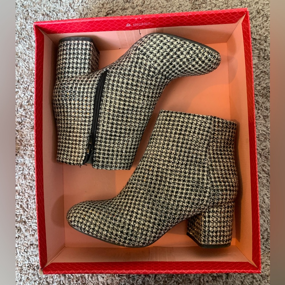 Kelly & Katie Houndstooth Booties